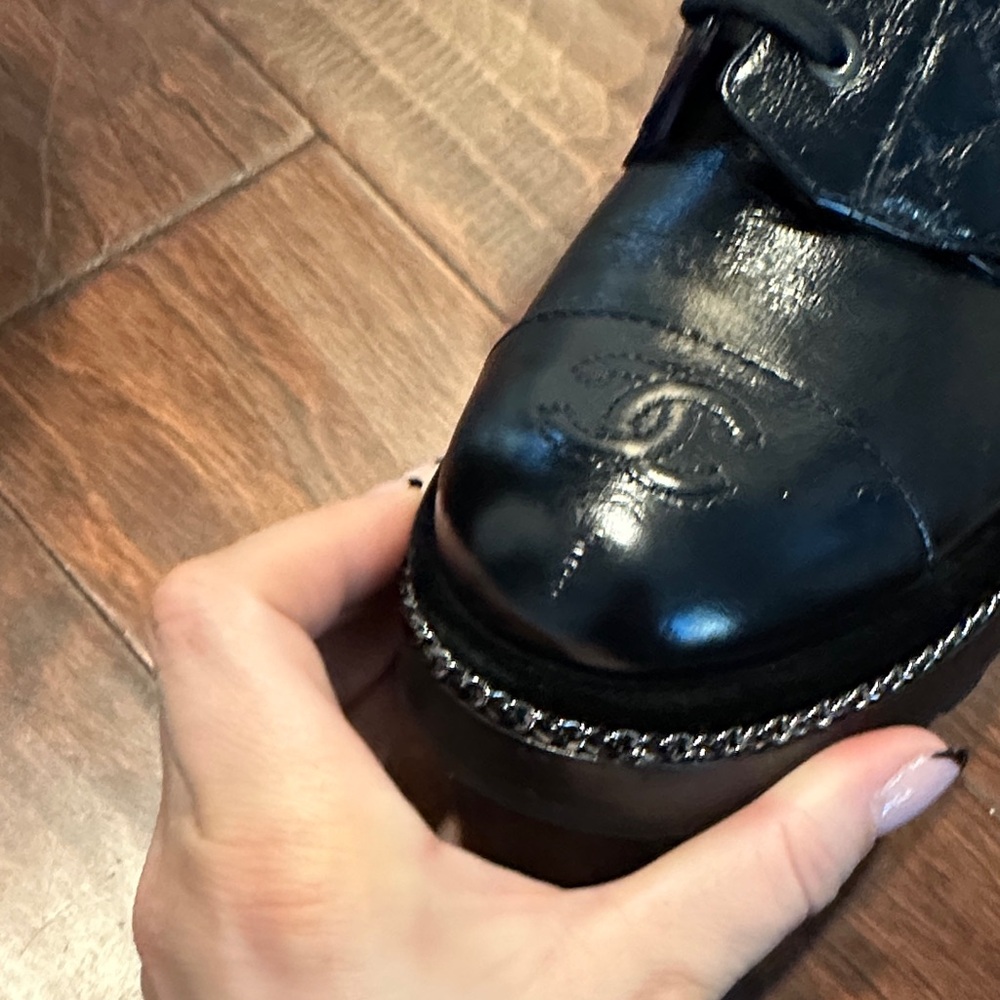 CHANEL Black Leather Boots w/ faux pearls - Picture 10 of 10